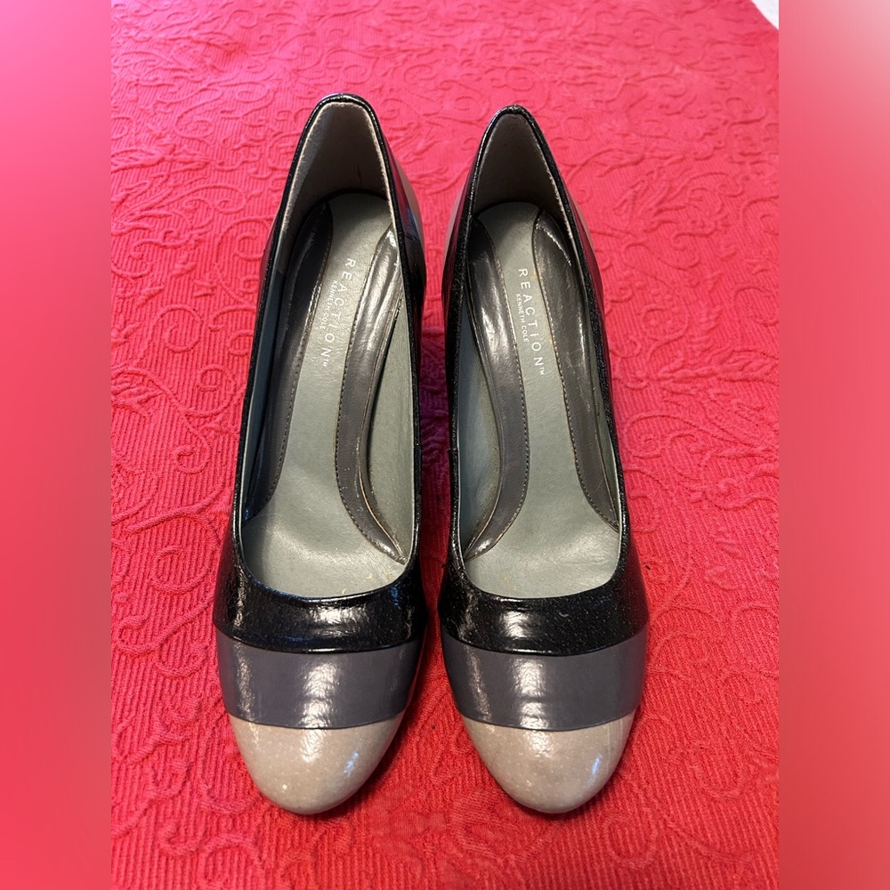 Reaction Kenneth Cole Pumps, Size 7